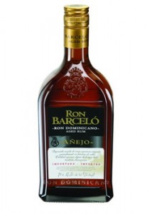 El Ron Añejo es envejecido en barricas de roble previamente llenadas con bourbon americano, único en su tipo.